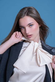 BLUSA CUELLO LAZO BEIGE ORO
