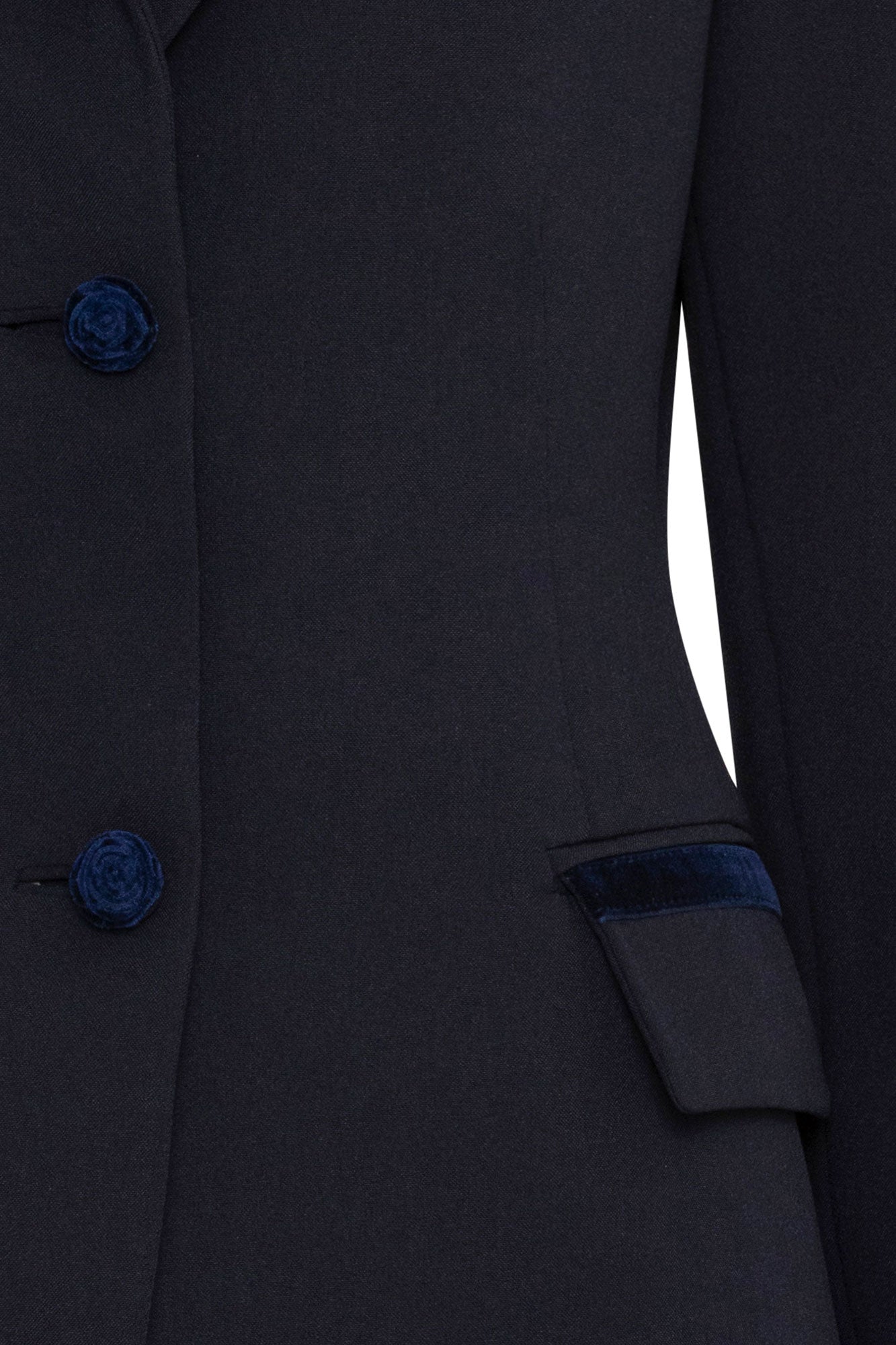 Blazer Botón Rosa Azul - detalle botón rosa terciopelo azul