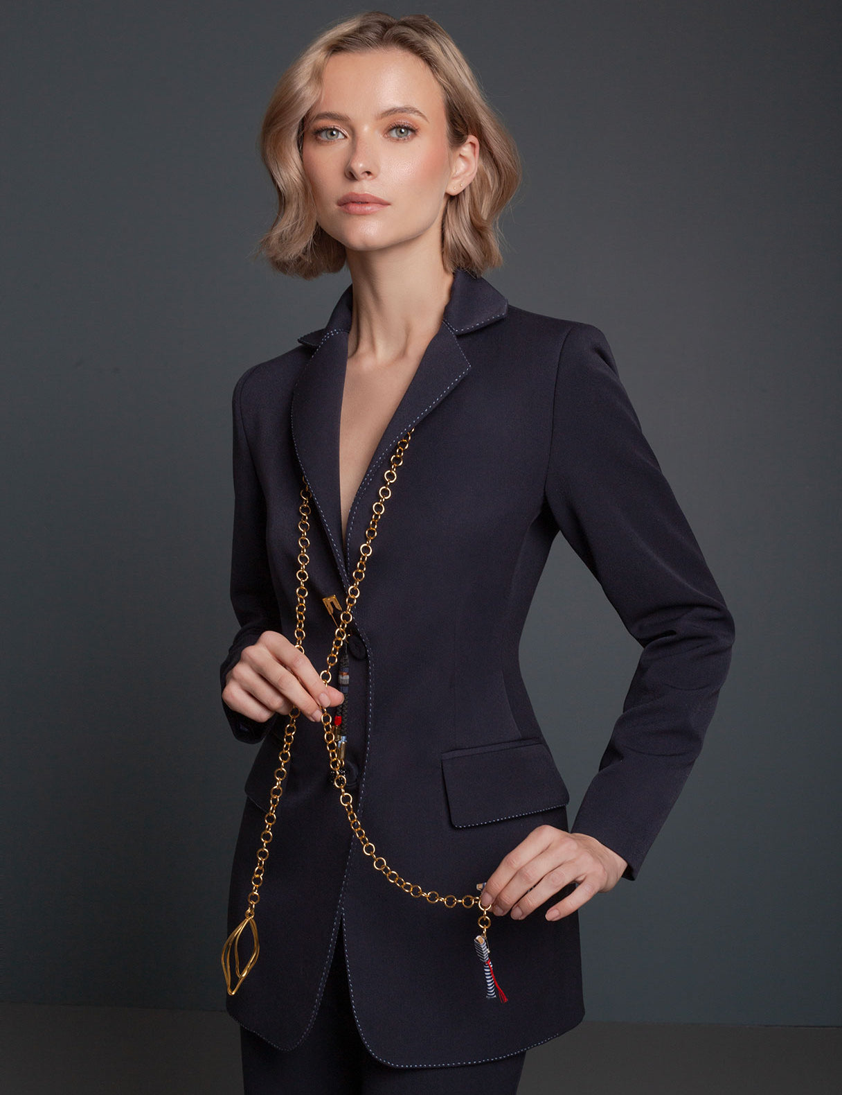 BLAZER-LARGO-MARINERO-AZUL-MODELO-1.jpg