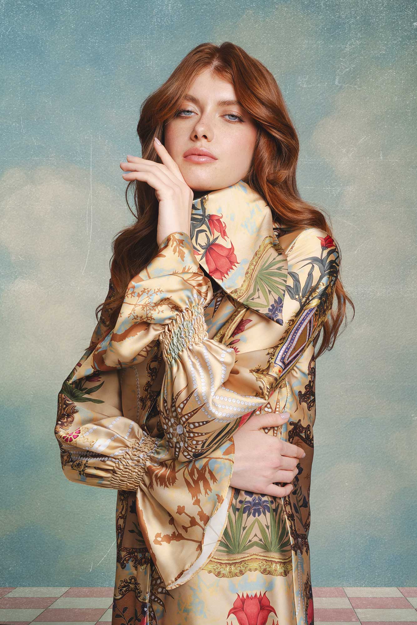 Detalle estampado floral marcos inspirados en Maria Antonieta y puños en mangas