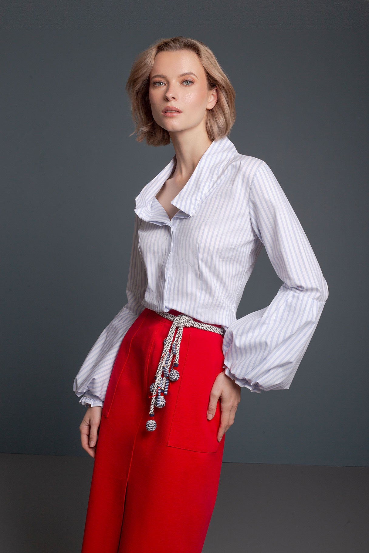 CAMISA CUELLO CRUZADO RAYAS AZUL