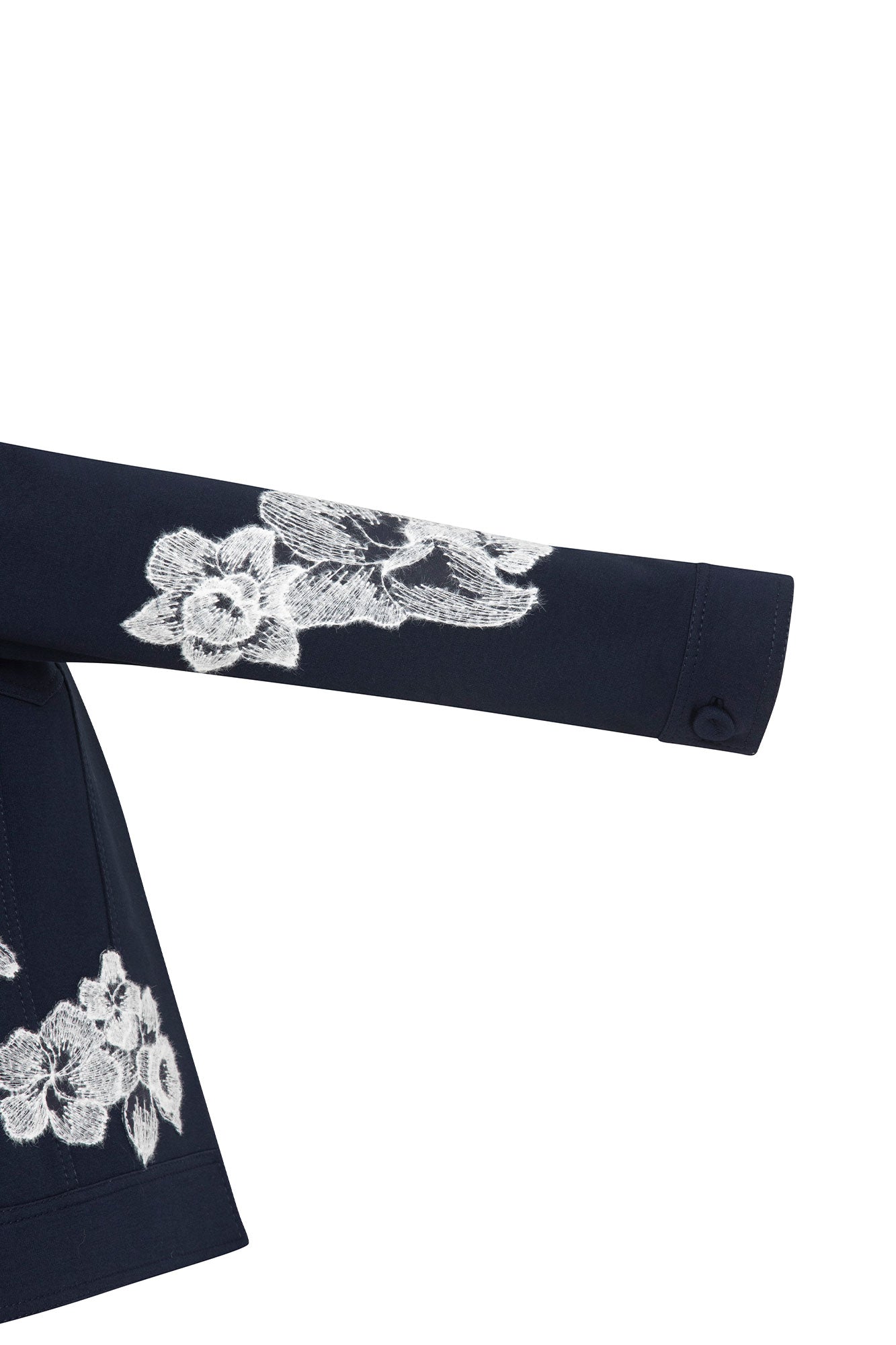 Chaqueta Jean Flor Hilo Navy - detalle bordado floral manga