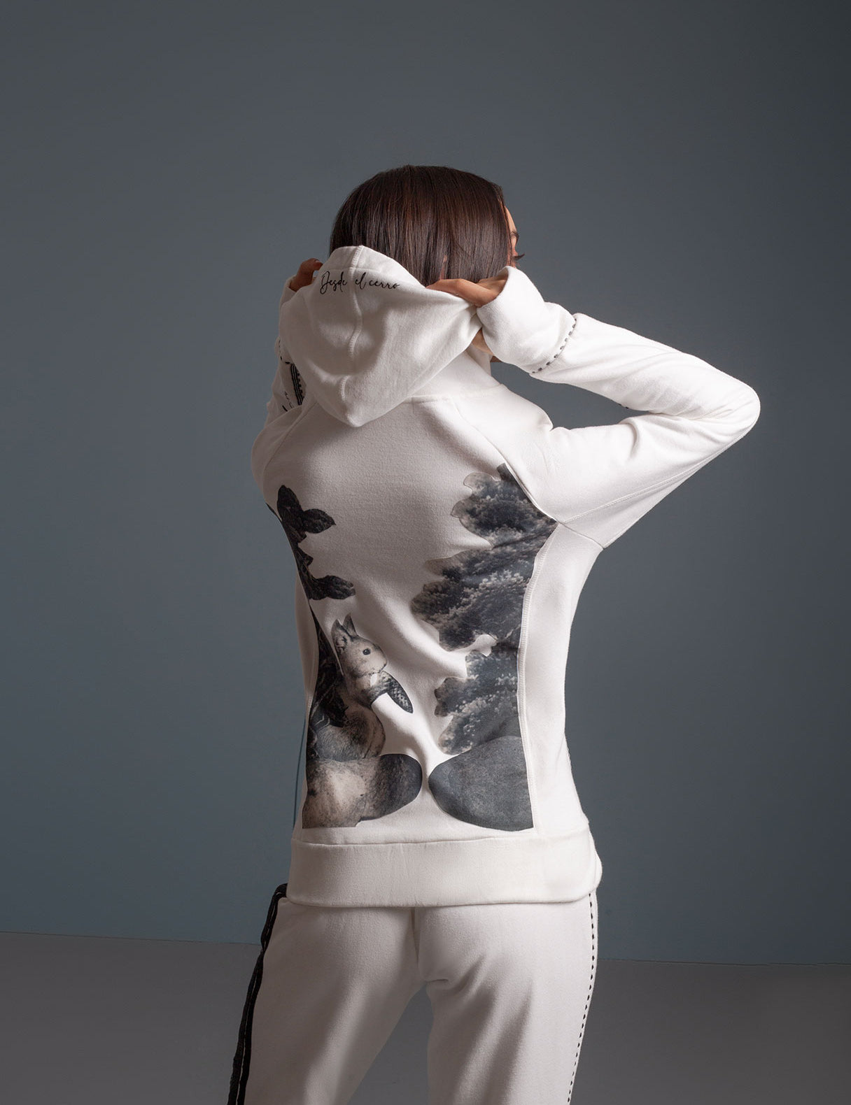 CHAQUETA-JOGGING-ARDILLA-NACAR-modelo.jpg