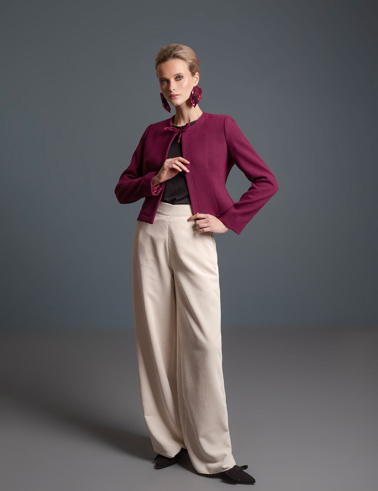 CHAQUETA-JULIETA-LAZO-VINOTINTO-modelo-front.jpg