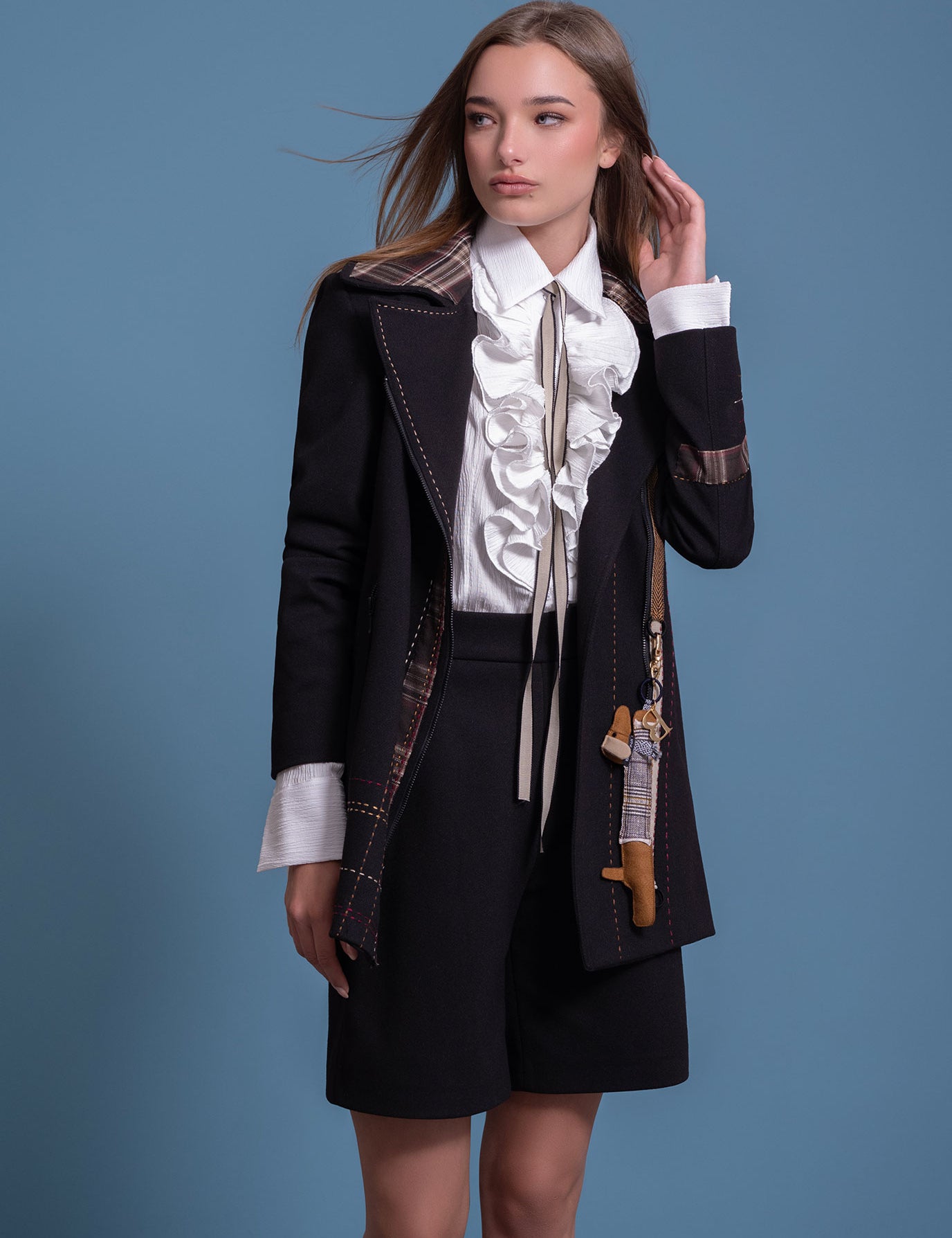 CHAQUETON-CREMALLERAS-TOMBOY-NEGRO-MODELO-1.jpg