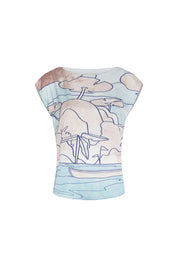 Crop Manga Japonesa Carlota Estampado Azul, vista frontal con paisaje ilustrado