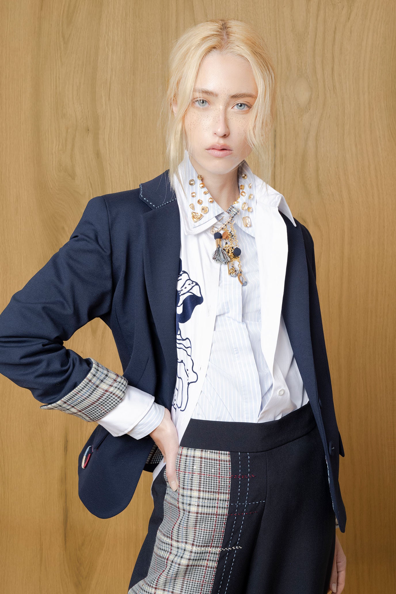 FOTO-MODELO---BLAZER-JUAN-PP-ARGOLLAS-NAVY.jpg