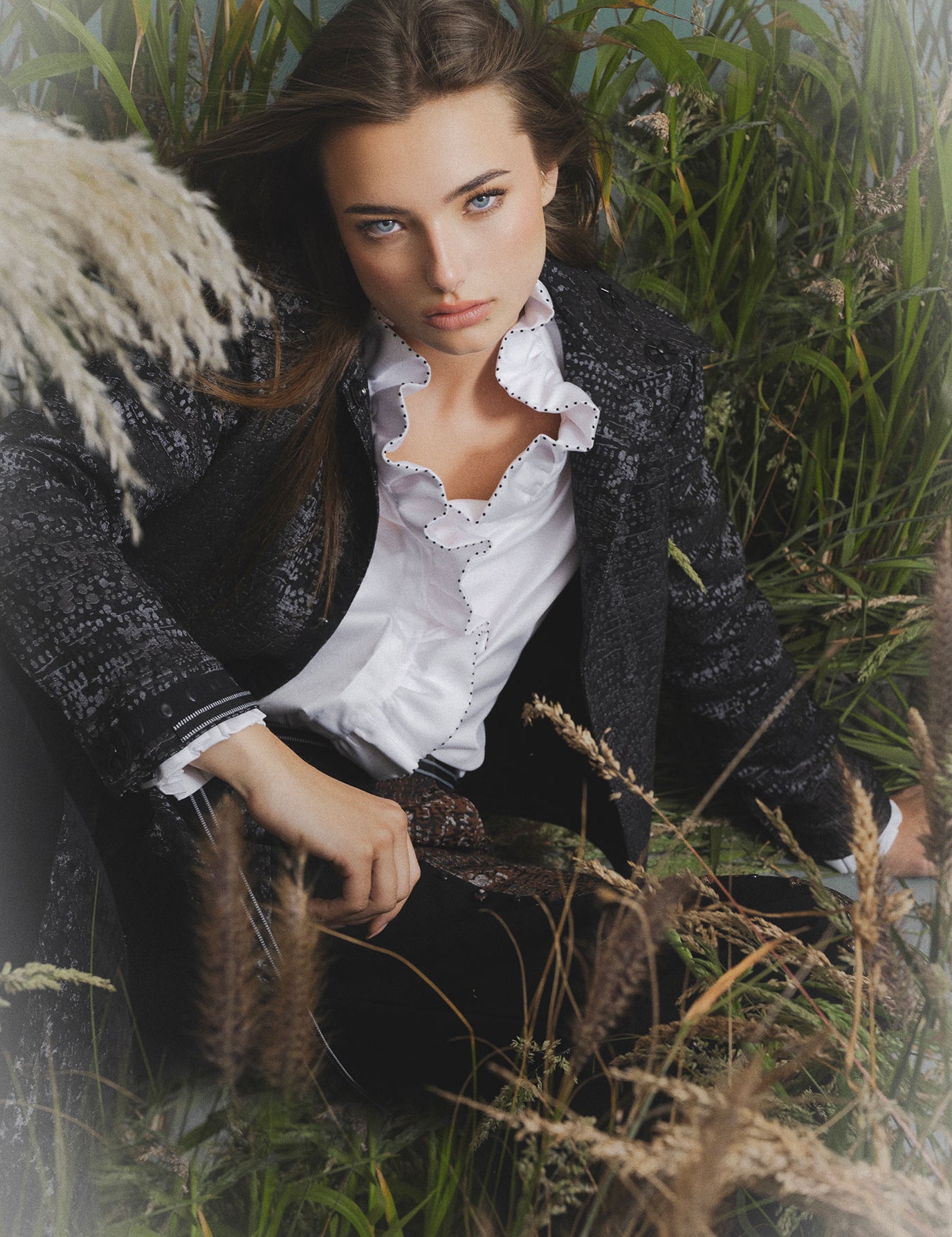 FOTO-MODELO---CHAQUETA-JACKARD-LISA-NEGRO_b6898daf-9895-48f2-85fd-dd8156c7fe9d.jpg