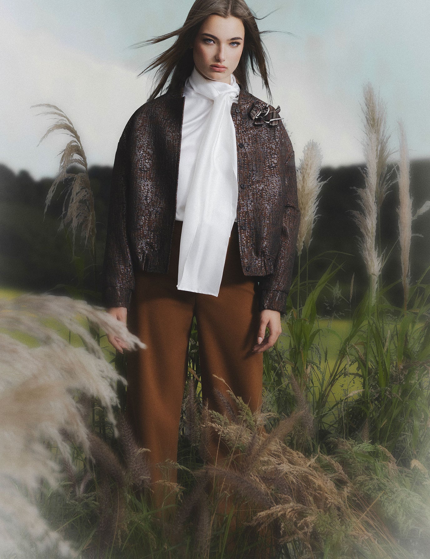 FOTO-MODELO-CHAQUETA-BOMBER-CAFE.jpg