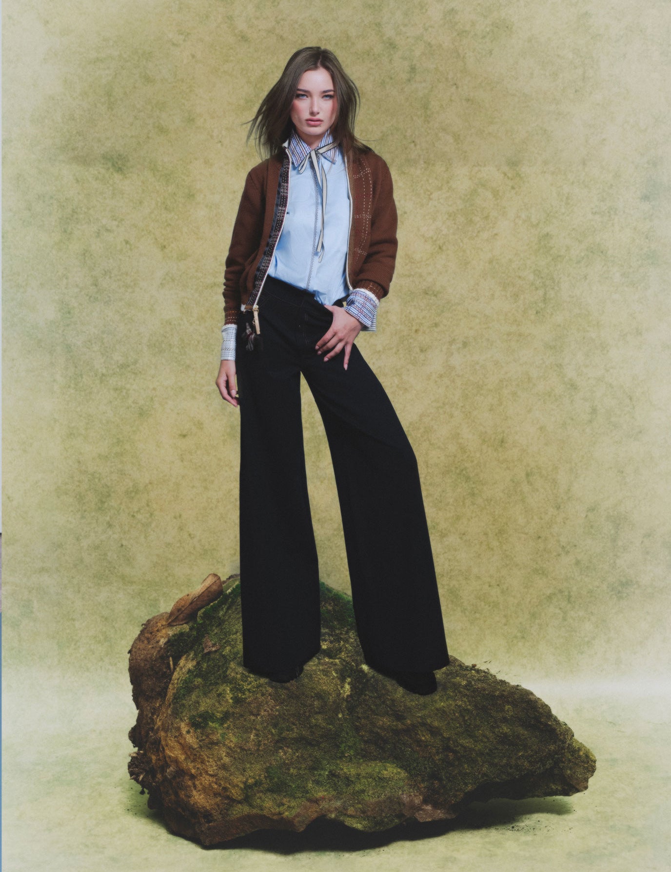FOTO_MODELO_CAMISA_SOL_TOMBOY_AZUL.jpg