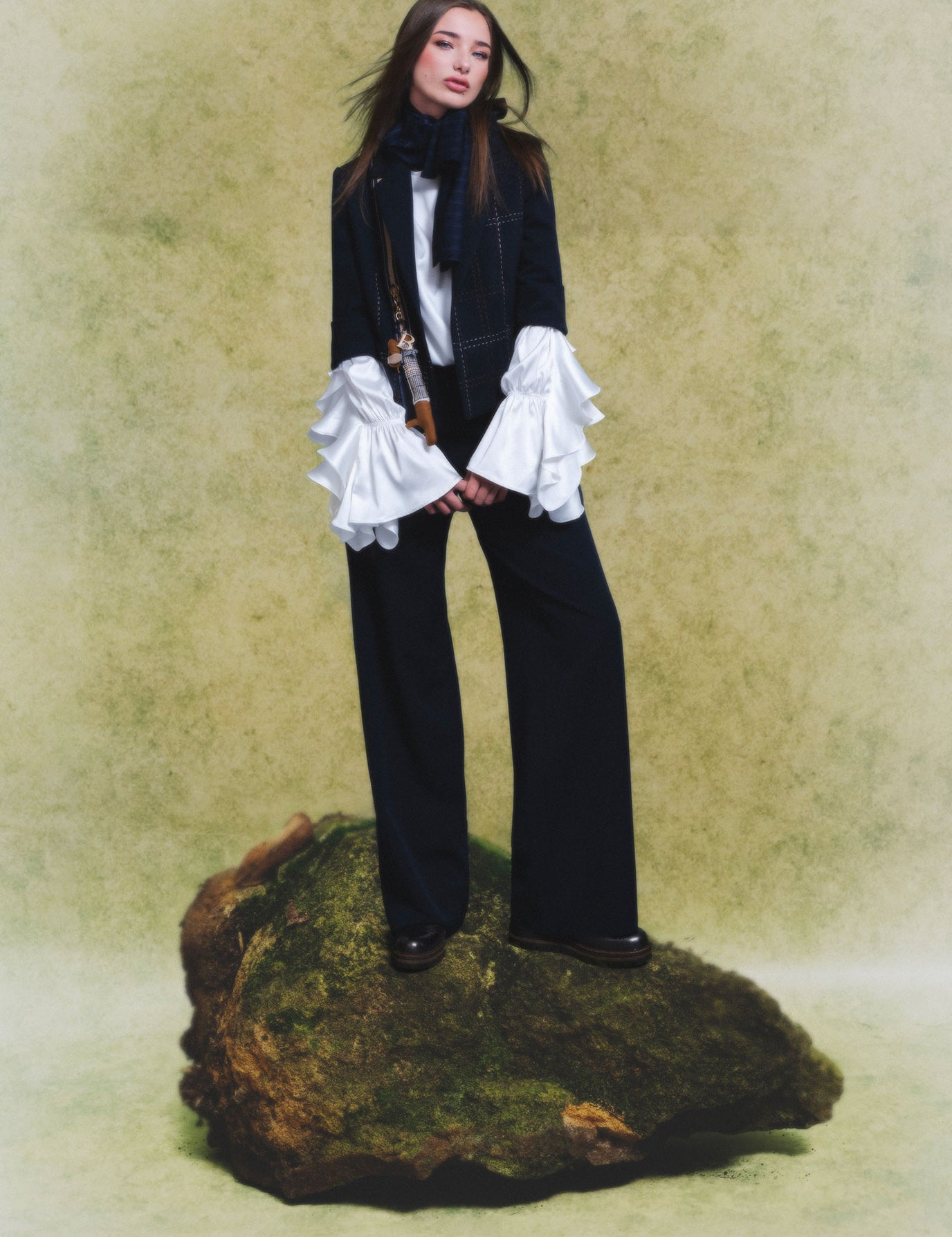FOTO_MODELO_CHAQUETA_EMILY_TOMBOY_AZUL.jpg