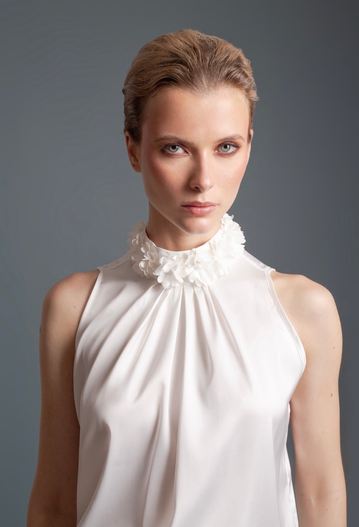 BLUSA HALTER CUELLO FLORES BLANCO