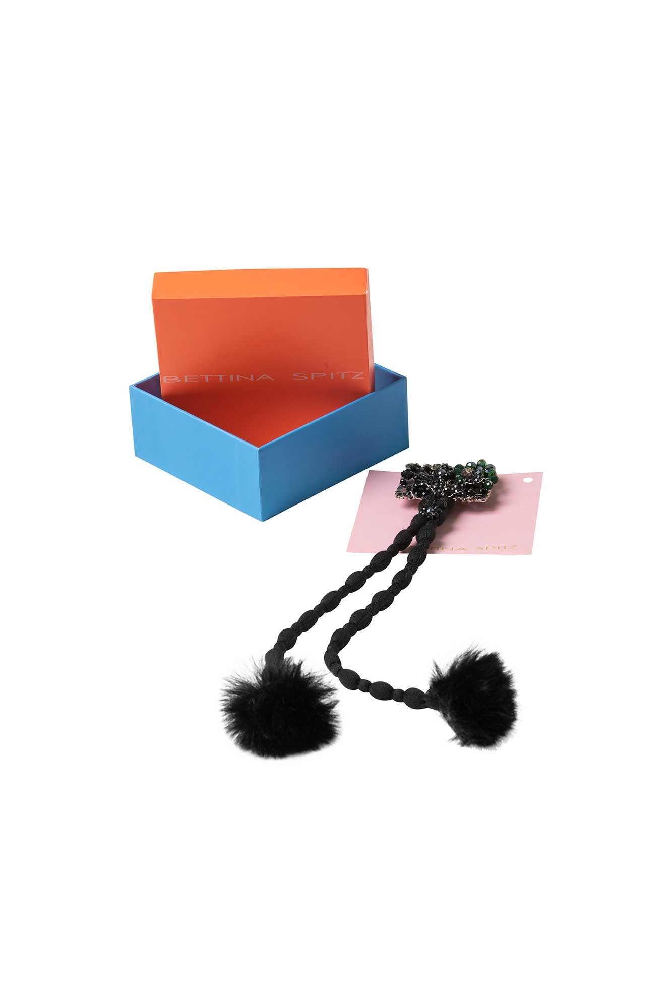 PRENDEDOR PLACA BRILLOS POMPOM NEGRO