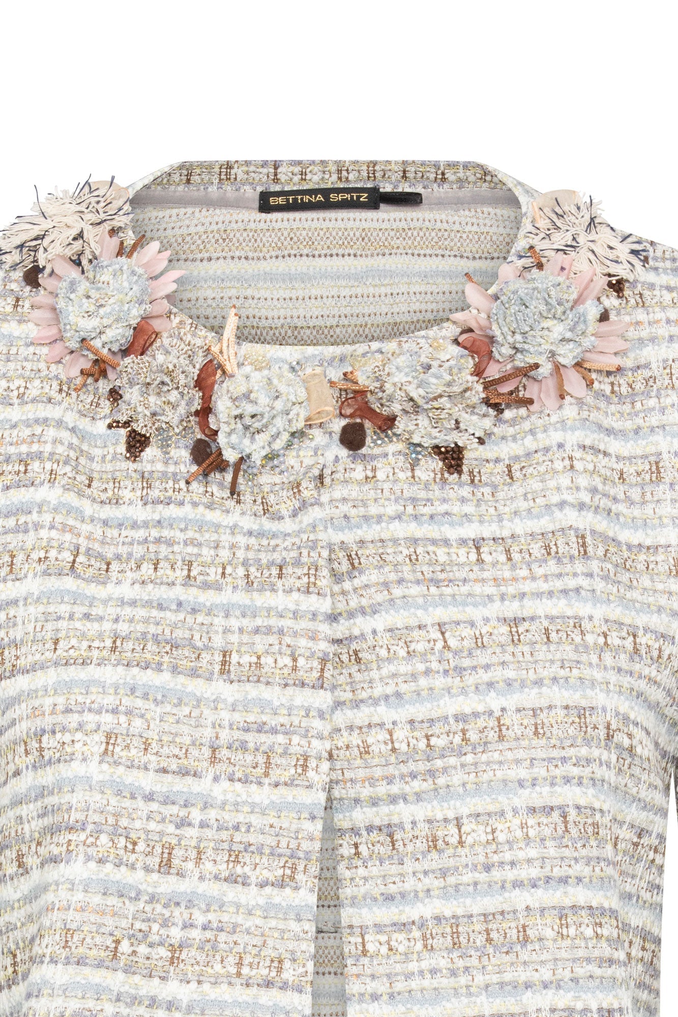 Saco Michell Flor Ramita Tweed – detalle flores bordadas en el cuello