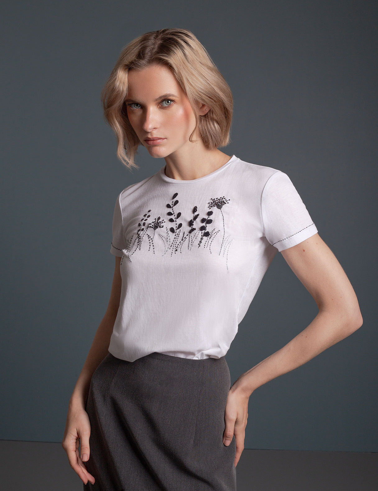 T-SHIRT-BASIC-JARDIN-FOTO-MODELO.jpg