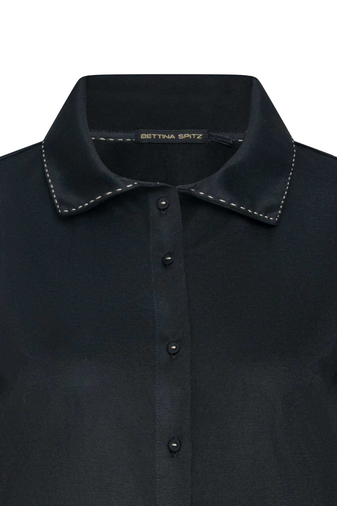 Detalle pespunte nácar cuello t-shirt polo - Bettina Spitz