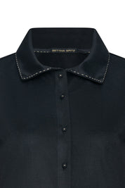 Detalle pespunte nácar cuello t-shirt polo - Bettina Spitz