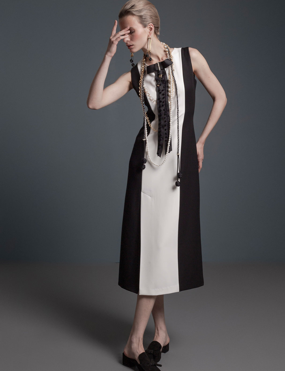 VESTIDO-CORTE-HOMBRO-ABERTURA-B-N-MODELO-1.jpg