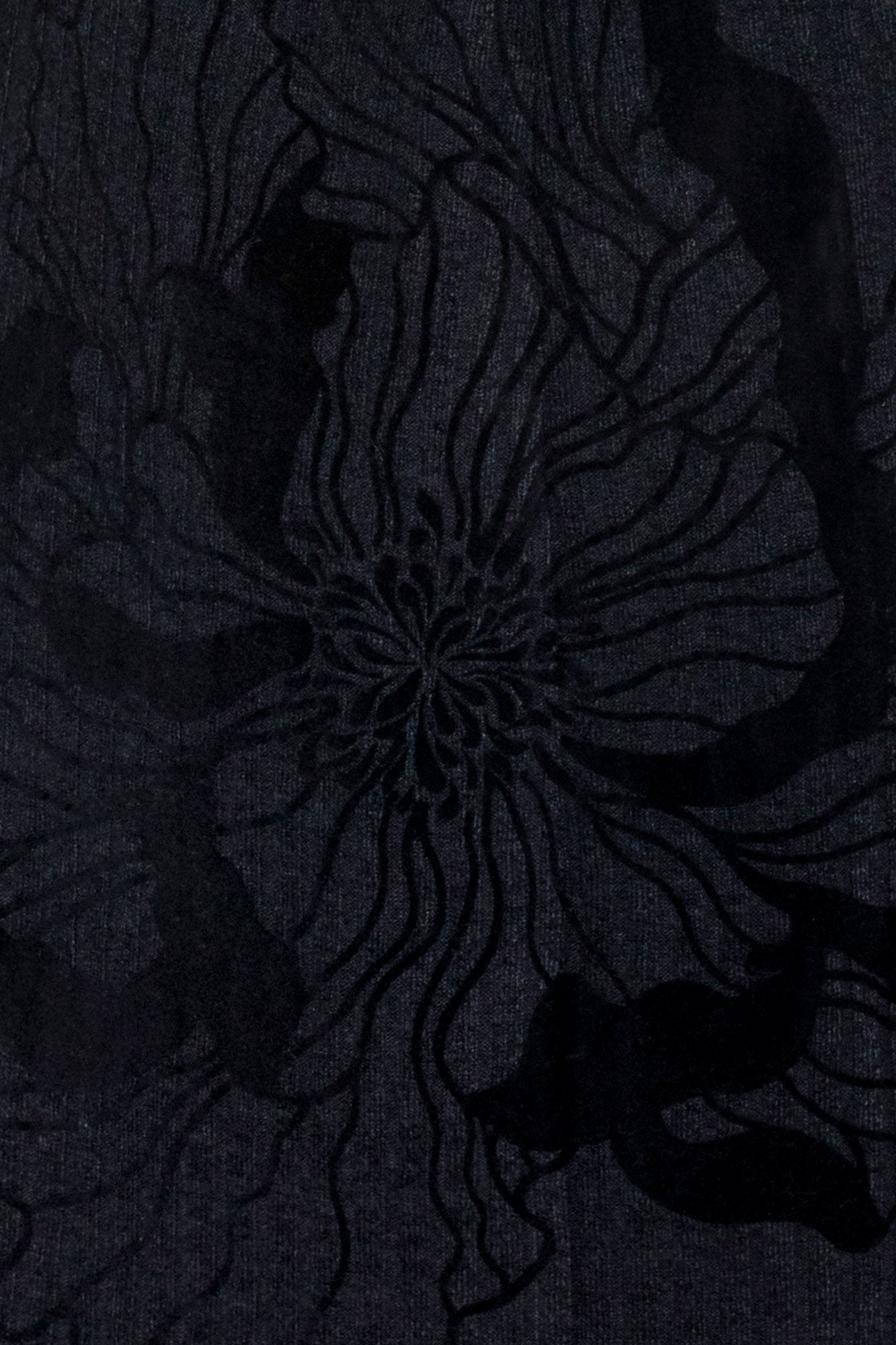 Vestido Cremallera Bordado Flor Maxi Negro – detalle bordado floral tonal
