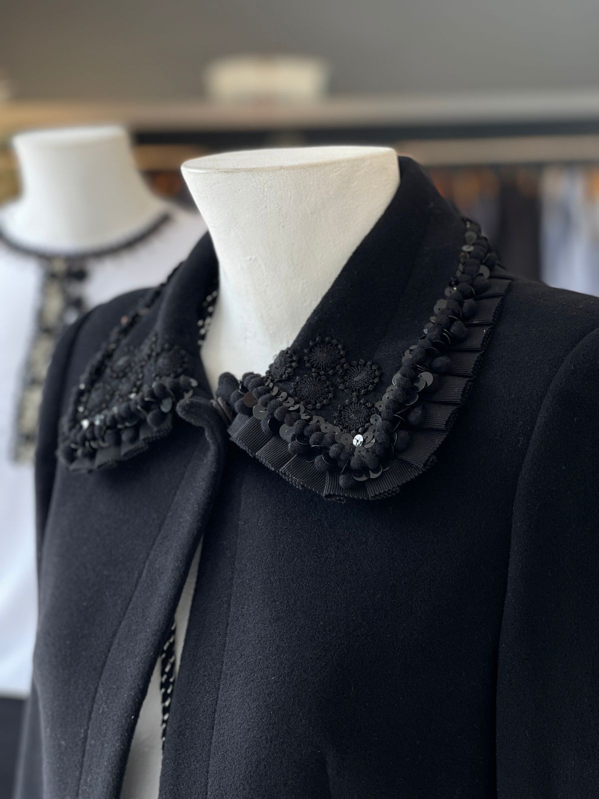 CHAQUETA VALENTINA CUELLO RANDA NEGRO