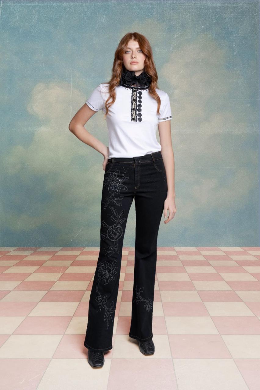 JEAN CAMPANA FLOR GRÁFICA NEGRO