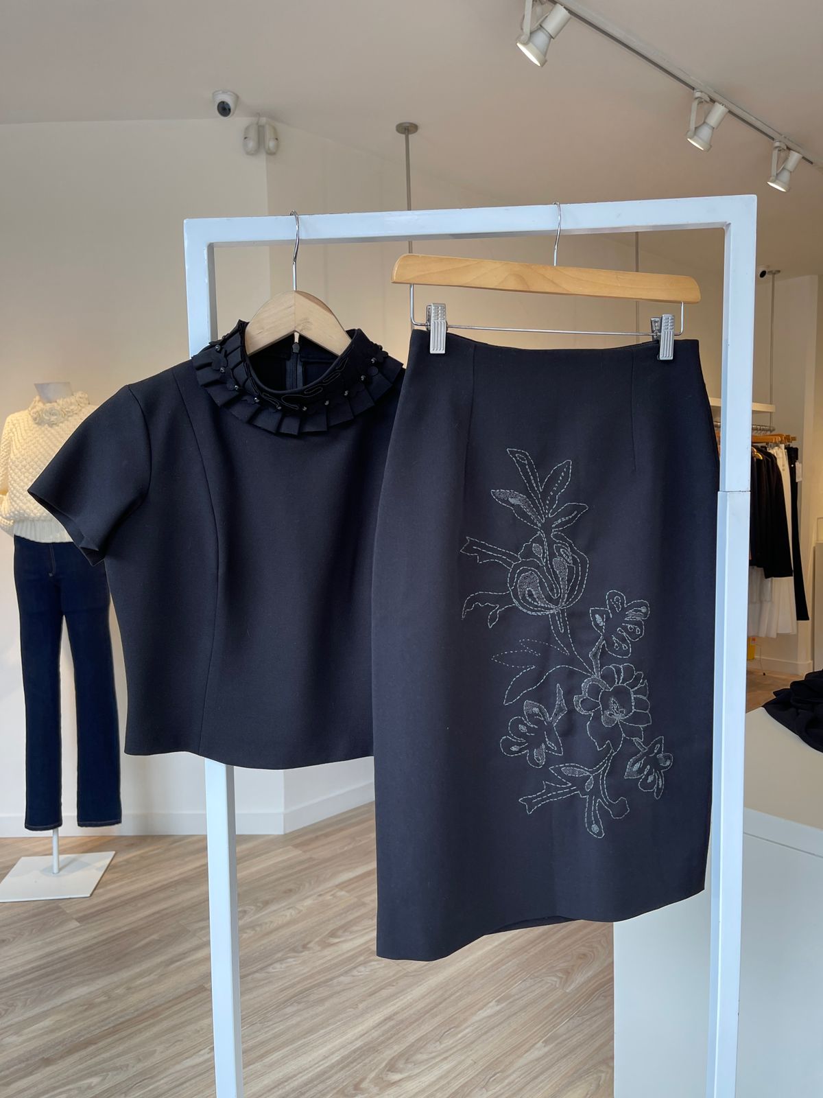 Falda Alta Flor Gráfica Negro