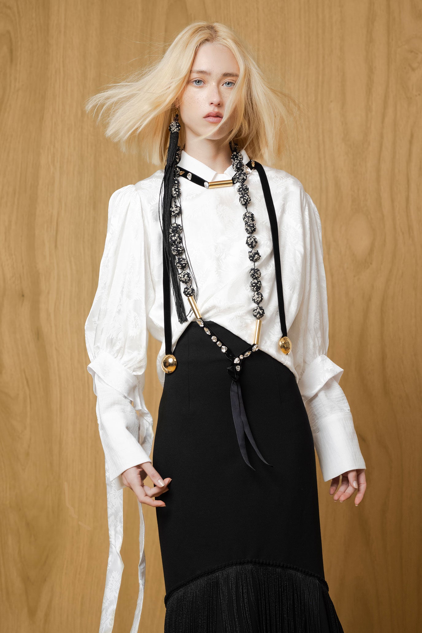 foto-modelo---BLUSA-MANGA-PUFF-MONO-BLANCO-2.jpg