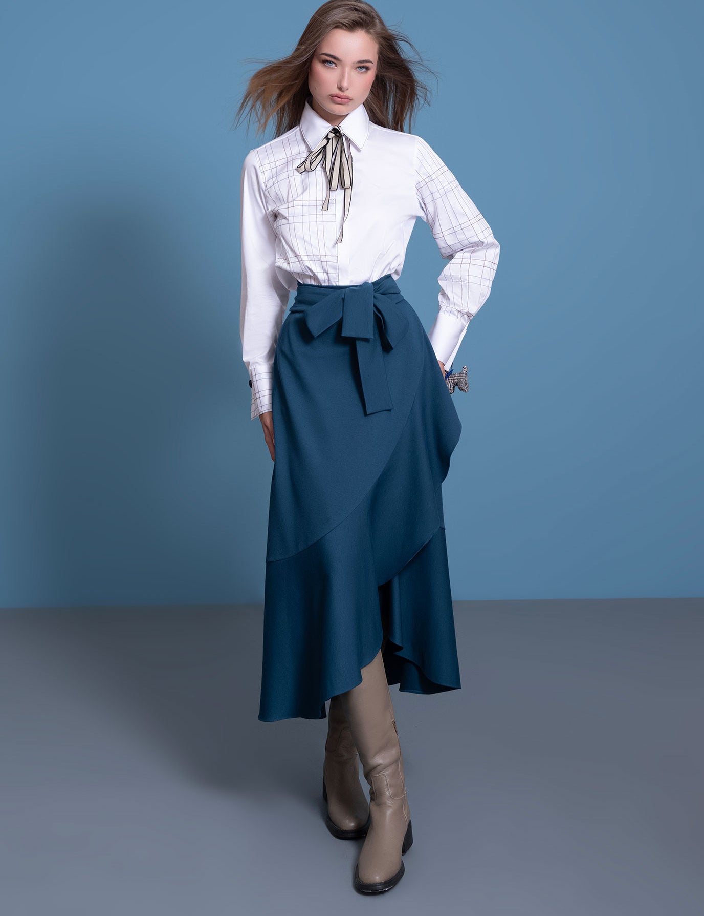 foto-modelo-FALDA-CARACOLAS-TIRA-AZUL-PETROLEO.jpg